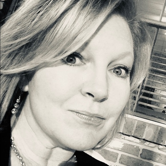 Meet your Posher, Lauren - Picture 1 of 1